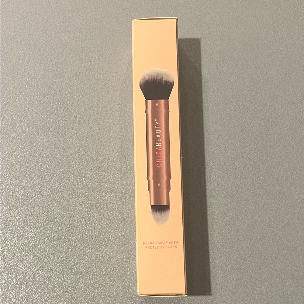 Chica Beauty Retractable Brush - Gold and Black- Brand New in Box